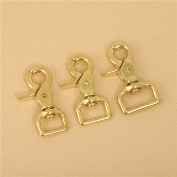 Mosadzné príslušenstvo na batožinu BLX-004: séria BLX, značka Smooth Xing, dog buckle, štvorcový spodný reťazový hák, lobster clasp, ručne vyrobené kožené doplnky na batožinu