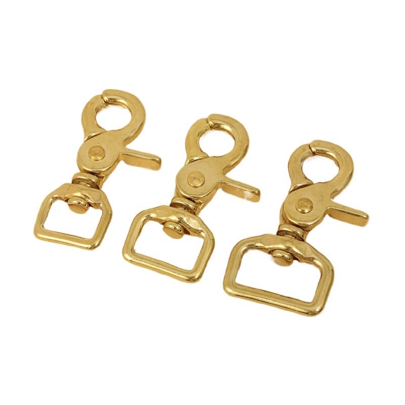 Mosadzné príslušenstvo na batožinu BLX-004: séria BLX, značka Smooth Xing, dog buckle, štvorcový spodný reťazový hák, lobster clasp, ručne vyrobené kožené doplnky na batožinu