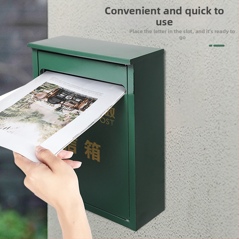 Železná visiaca poštová schránka s ochranou proti dažďu, vonkajšie použitie; na listy, noviny, návrhy a hlásenia. Materiál: studená valcovaná oceľ; Proces: sieťotlač; poloautomatický, čiastočne manuálny. Značka: Other; Licencovaná súkromná etiketa: dongxu