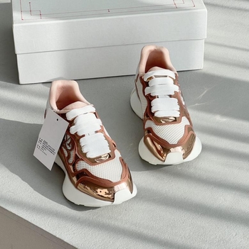 Αθλητικά sneakers καθημερινής χρήσης με άνω μέρος από δίχτυ, σόλα από καουτσούκ, μεσαίο ύψος φτέρνας 3–5 cm, ρετρό αντίθεση σχέδιο, κατάλληλα για καθημερινή χρήση και ελαφριά πεζοπορία