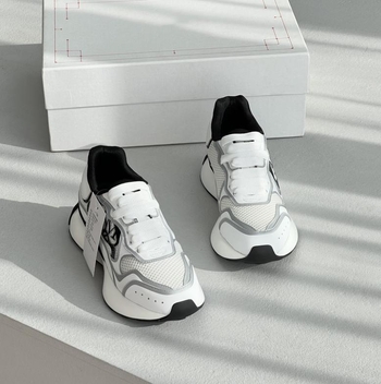 Αθλητικά sneakers καθημερινής χρήσης με άνω μέρος από δίχτυ, σόλα από καουτσούκ, μεσαίο ύψος φτέρνας 3–5 cm, ρετρό αντίθεση σχέδιο, κατάλληλα για καθημερινή χρήση και ελαφριά πεζοπορία