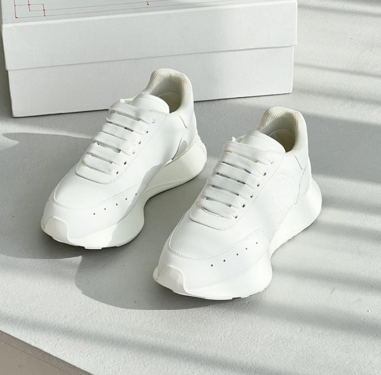 Αθλητικά sneakers καθημερινής χρήσης με άνω μέρος από δίχτυ, σόλα από καουτσούκ, μεσαίο ύψος φτέρνας 3–5 cm, ρετρό αντίθεση σχέδιο, κατάλληλα για καθημερινή χρήση και ελαφριά πεζοπορία