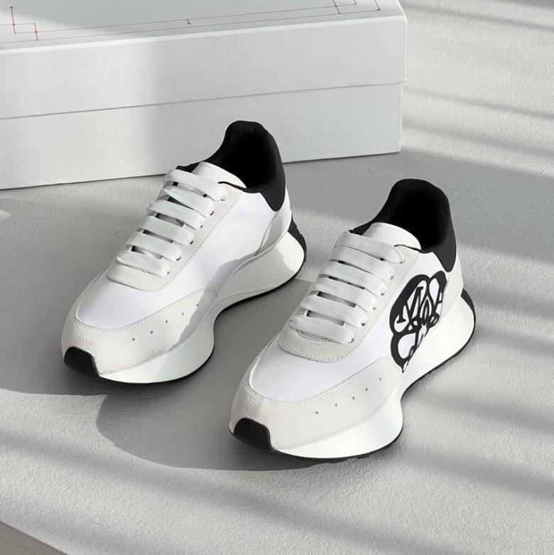 Αθλητικά sneakers καθημερινής χρήσης με άνω μέρος από δίχτυ, σόλα από καουτσούκ, μεσαίο ύψος φτέρνας 3–5 cm, ρετρό αντίθεση σχέδιο, κατάλληλα για καθημερινή χρήση και ελαφριά πεζοπορία