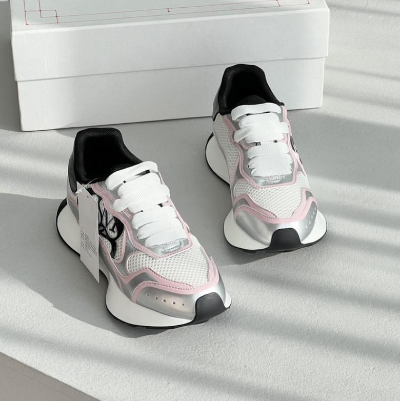 Αθλητικά sneakers καθημερινής χρήσης με άνω μέρος από δίχτυ, σόλα από καουτσούκ, μεσαίο ύψος φτέρνας 3–5 cm, ρετρό αντίθεση σχέδιο, κατάλληλα για καθημερινή χρήση και ελαφριά πεζοπορία