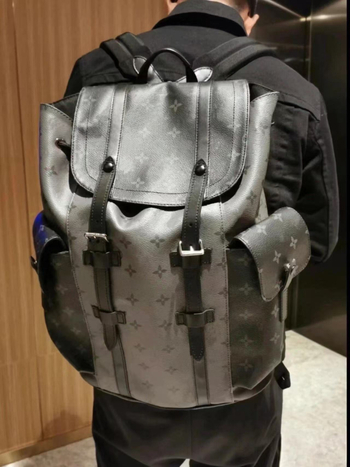 Unisex σακίδιο: αστικός σχεδιασμός, PVC υλικό, χωρητικότητα 20–35 L, αδιάβροχο, επένδυση πολυεστέρα, μοτίβο με γράμματα, Φθινόπωρο 2023