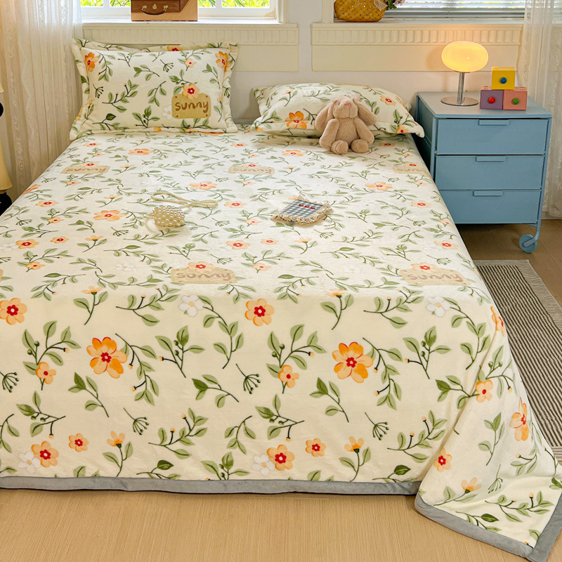 Plüss takaró minden évszakra; anyag: poliészter; minták: egyszínű, geometriai, virágos; stílus: Little Fresh.