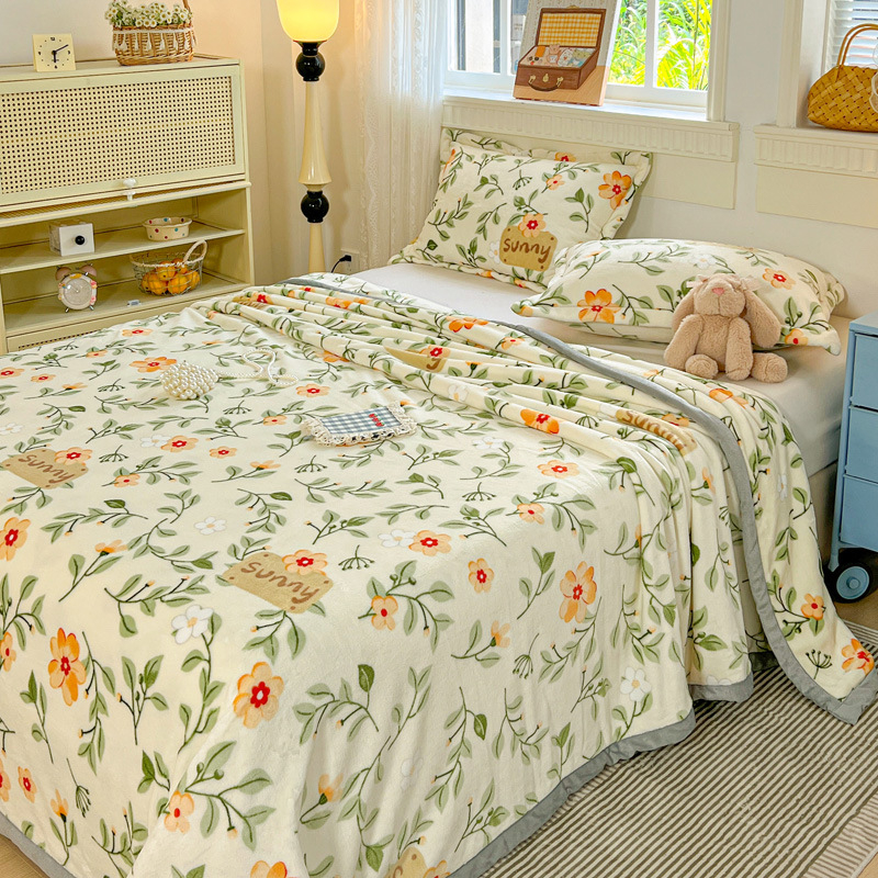 Plüss takaró minden évszakra; anyag: poliészter; minták: egyszínű, geometriai, virágos; stílus: Little Fresh.