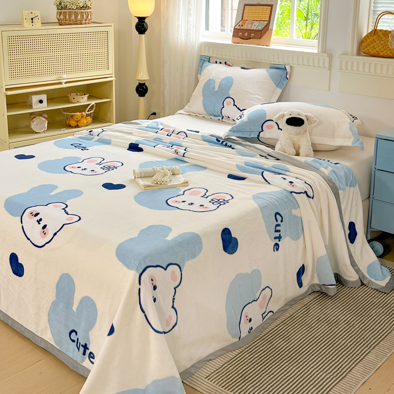 Plüss takaró minden évszakra; anyag: poliészter; minták: egyszínű, geometriai, virágos; stílus: Little Fresh.