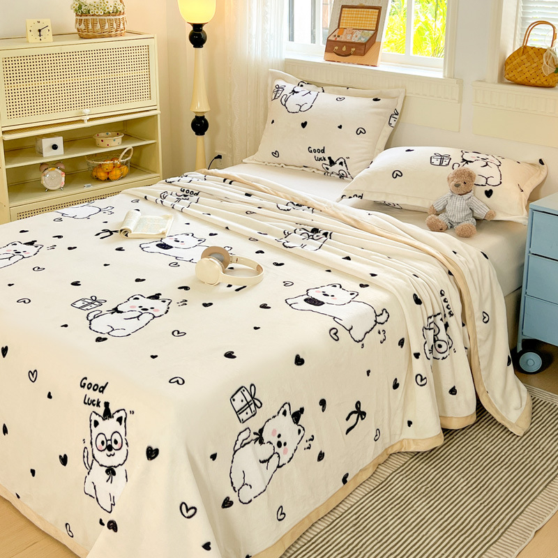 Plüss takaró minden évszakra; anyag: poliészter; minták: egyszínű, geometriai, virágos; stílus: Little Fresh.