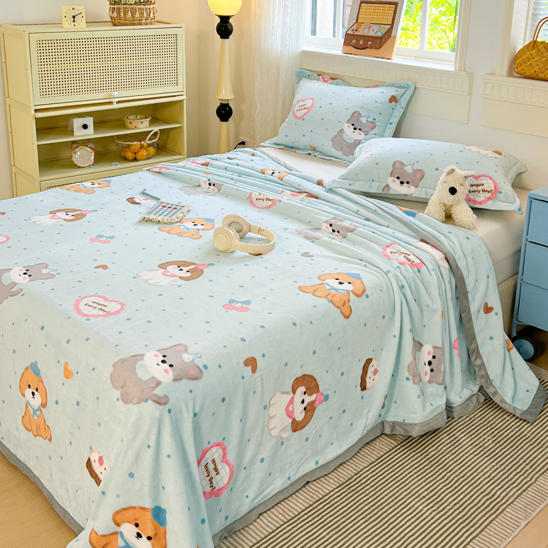 Plüss takaró minden évszakra; anyag: poliészter; minták: egyszínű, geometriai, virágos; stílus: Little Fresh.