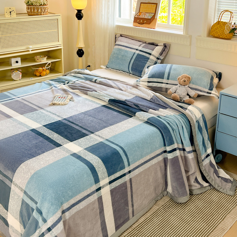 Plüss takaró minden évszakra; anyag: poliészter; minták: egyszínű, geometriai, virágos; stílus: Little Fresh.