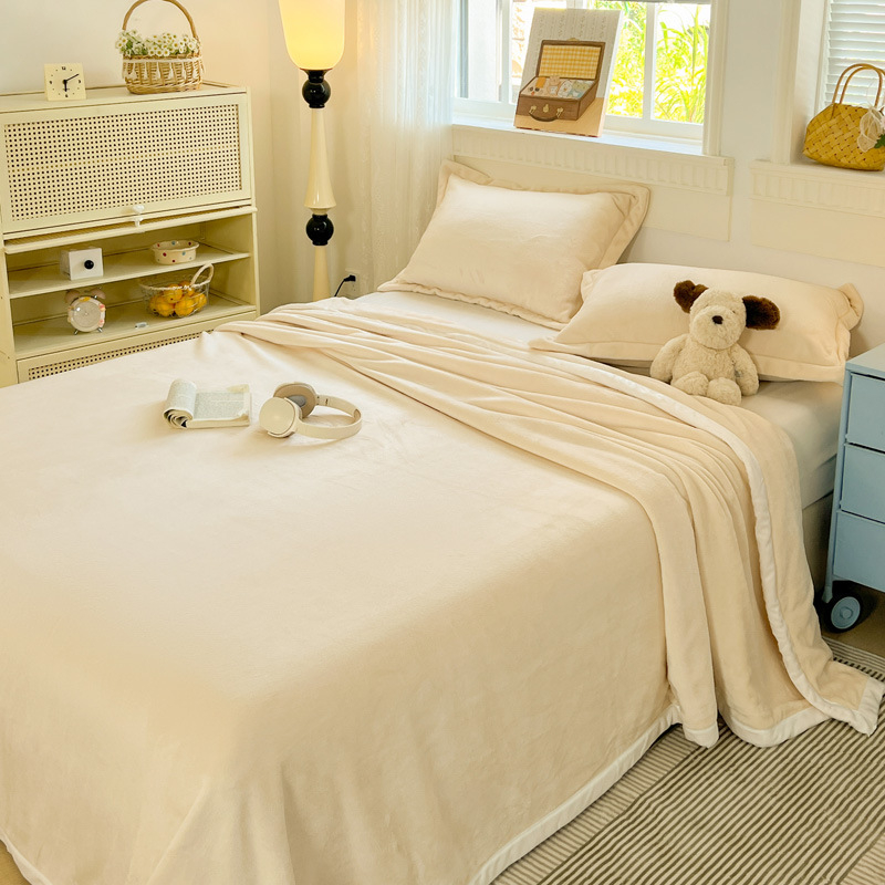 Plüss takaró minden évszakra; anyag: poliészter; minták: egyszínű, geometriai, virágos; stílus: Little Fresh.