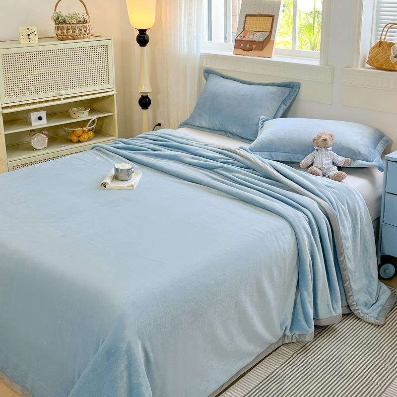 Plüss takaró minden évszakra; anyag: poliészter; minták: egyszínű, geometriai, virágos; stílus: Little Fresh.