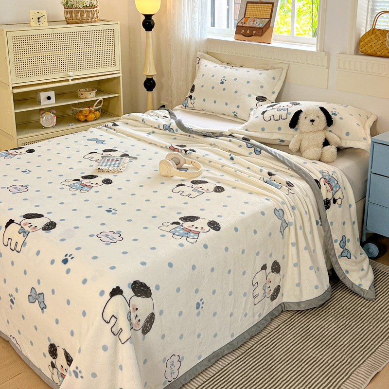 Plüss takaró minden évszakra; anyag: poliészter; minták: egyszínű, geometriai, virágos; stílus: Little Fresh.