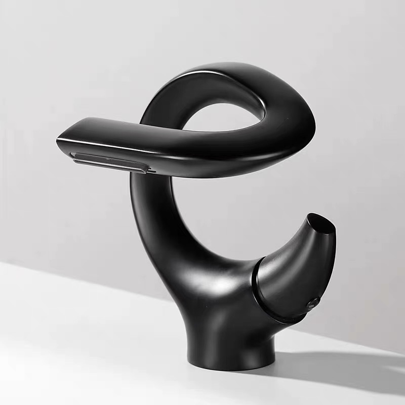 Meďový miešací kohútik pre umývadlo, teplá–studená, model 7012, keramické jadro ventilu, montáž typu sedla