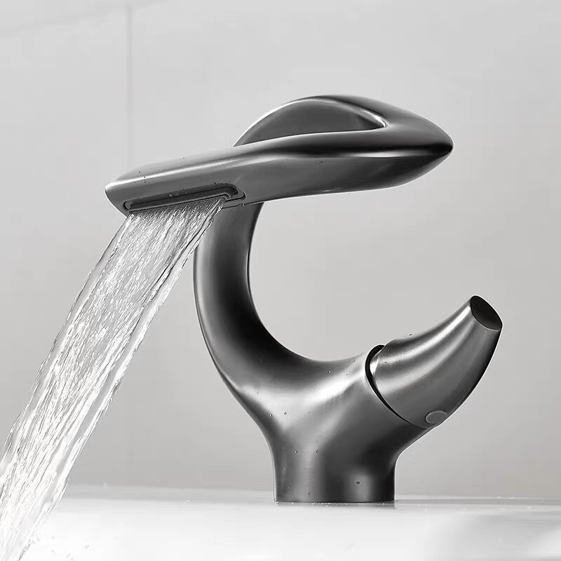 Meďový miešací kohútik pre umývadlo, teplá–studená, model 7012, keramické jadro ventilu, montáž typu sedla