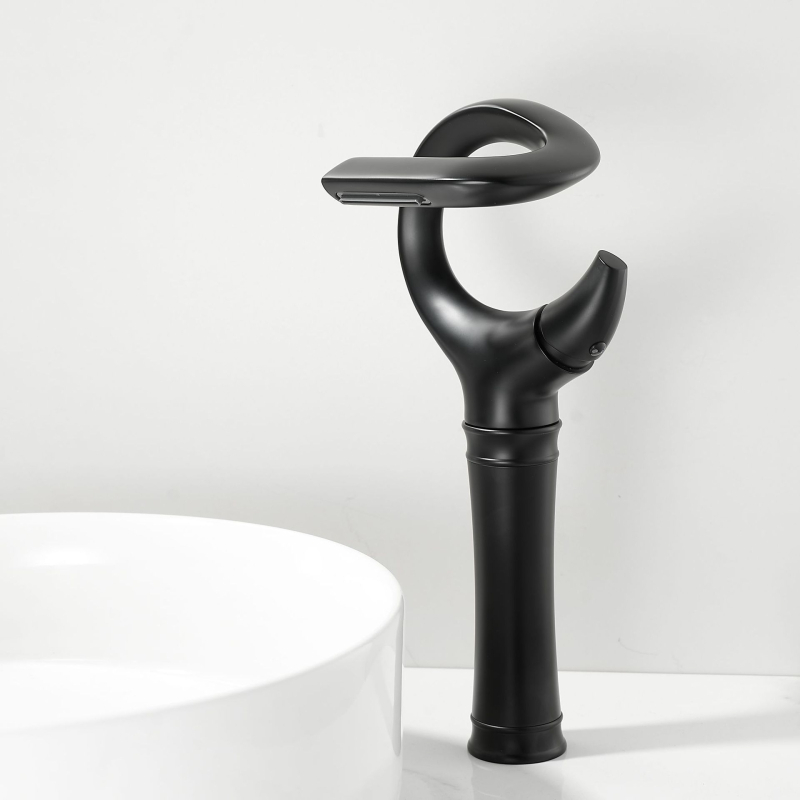 Meďový miešací kohútik pre umývadlo, teplá–studená, model 7012, keramické jadro ventilu, montáž typu sedla