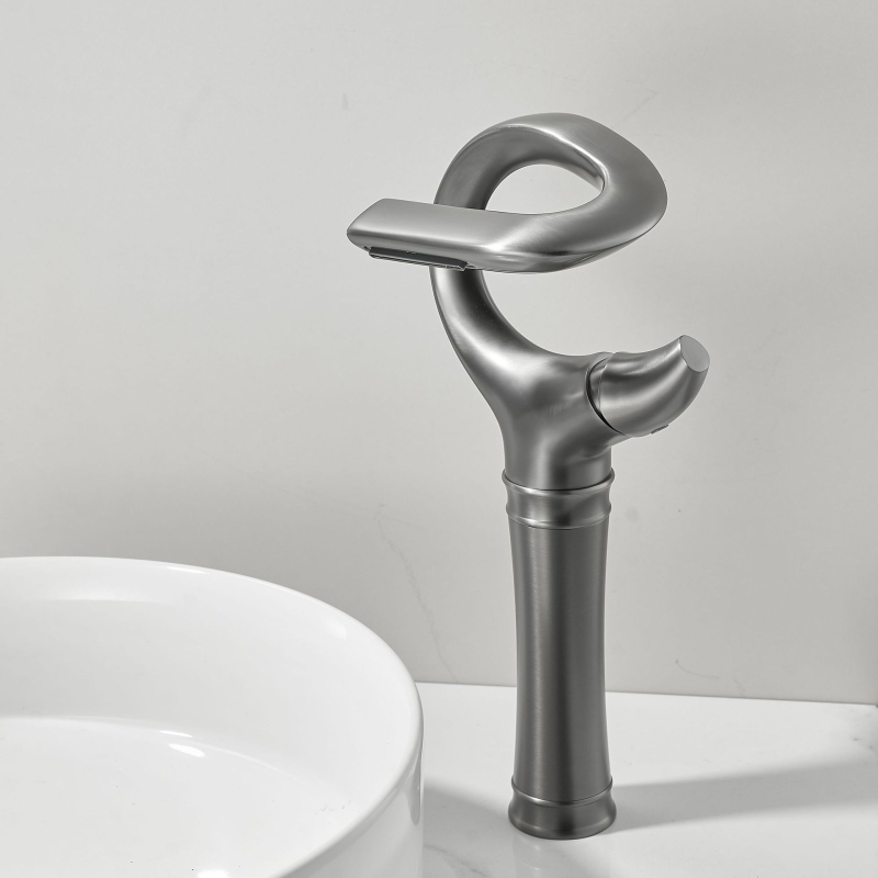 Meďový miešací kohútik pre umývadlo, teplá–studená, model 7012, keramické jadro ventilu, montáž typu sedla