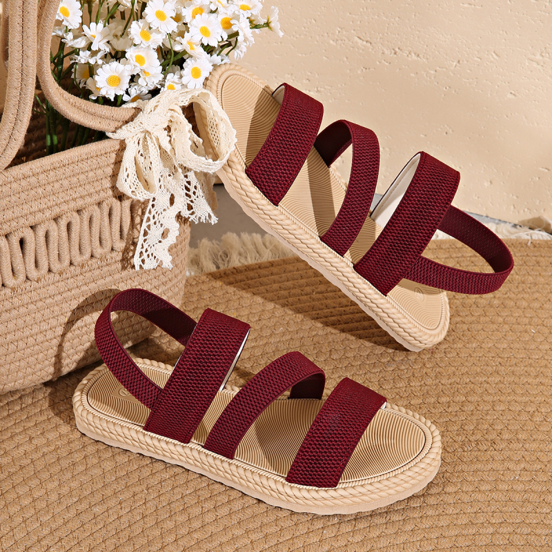 Плажни сандали – открит пръст, нисък глезен, каишка на гърба, горна част от плат, гумена подметка – неформален стил