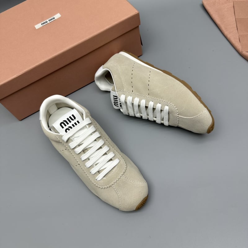 Αργάν γυναικείες παπούτσια, κορδόνια στην πρόσωπο, χαμηλό πάνω μέρος, στρογγυλή μύτη, vamp από δέρμα βοδιού, επένδυση από μαλλί προβάτων, πάτος από φυσικό δέρμα