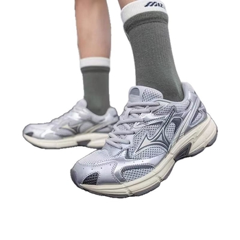 Αθλητικά παπούτσια με επάνω μέρος από καμβά, σχέδιο με ρίγες, δικτυωμένη επένδυση, σόλα από τένοντα βοείου