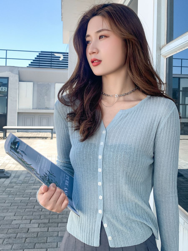 Γυναικεία ζακέτα από λεπτό πλεκτό Tencel-Λινό, V-λαιμός, κλείσιμο με ένα κουμπί, στενή γραμμή, μακριά μανίκια