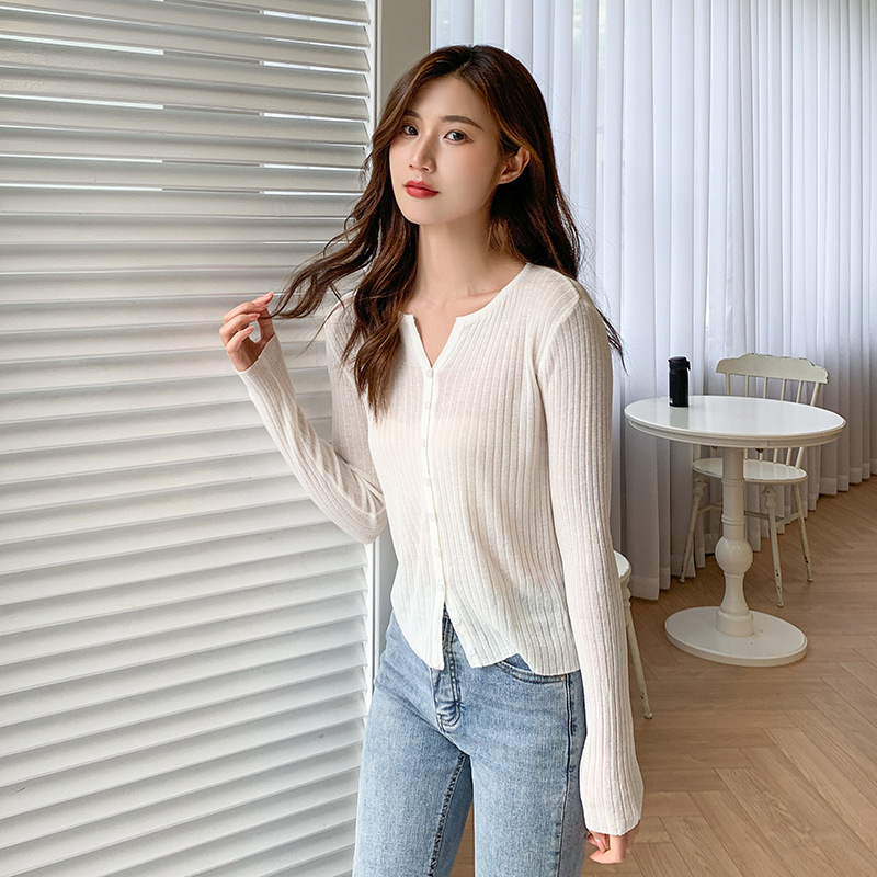 Γυναικεία ζακέτα από λεπτό πλεκτό Tencel-Λινό, V-λαιμός, κλείσιμο με ένα κουμπί, στενή γραμμή, μακριά μανίκια