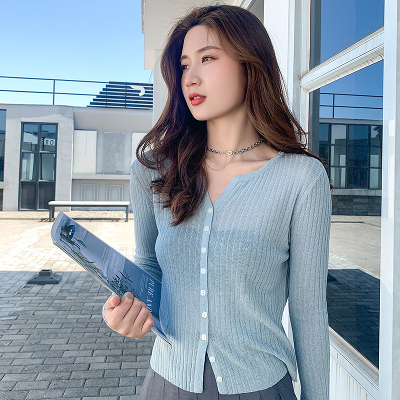 Γυναικεία ζακέτα από λεπτό πλεκτό Tencel-Λινό, V-λαιμός, κλείσιμο με ένα κουμπί, στενή γραμμή, μακριά μανίκια