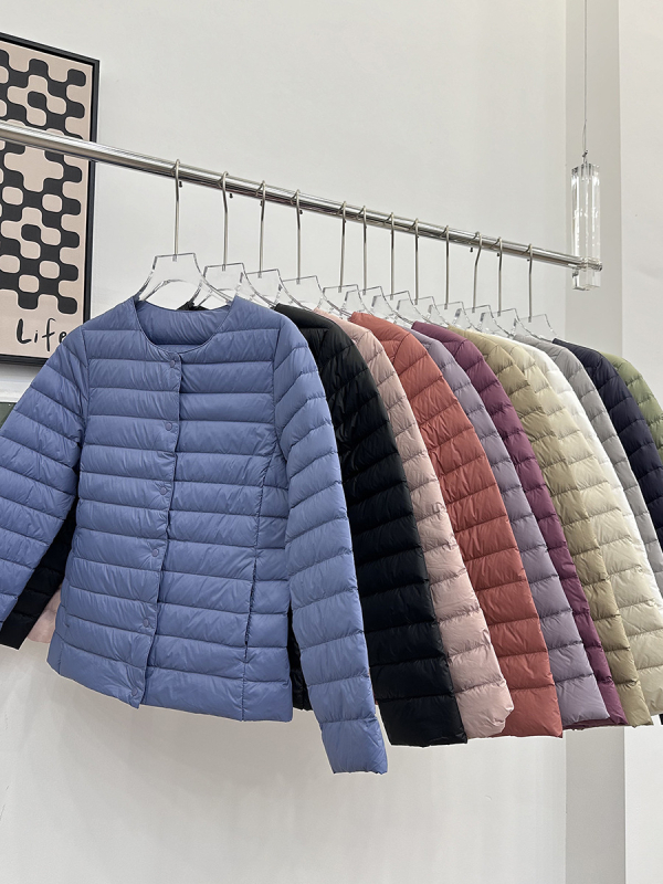 Ženská péřová bunda s výplňou kačacieho peria 85–90%, nylonový materiál, tenká, okrúhly golier, dlhé rukávy