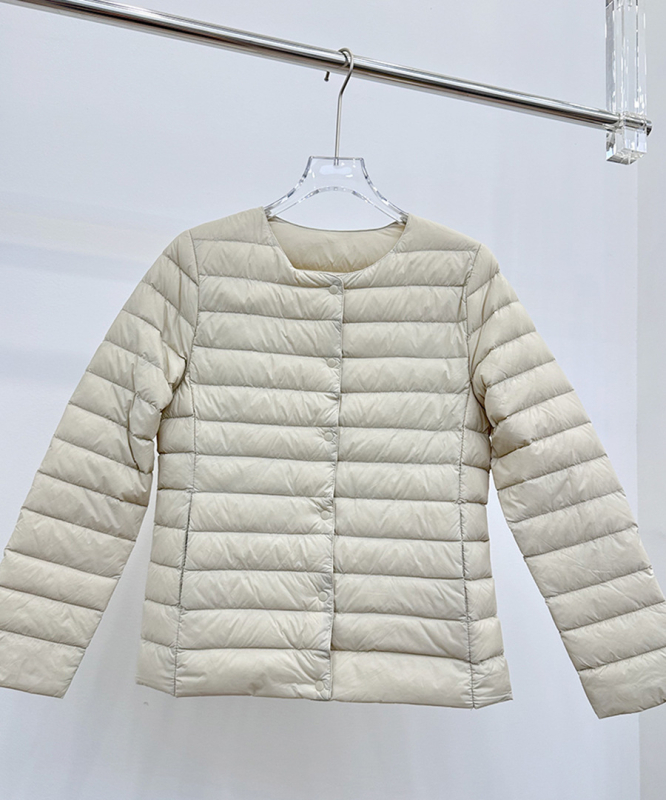 Ženská péřová bunda s výplňou kačacieho peria 85–90%, nylonový materiál, tenká, okrúhly golier, dlhé rukávy