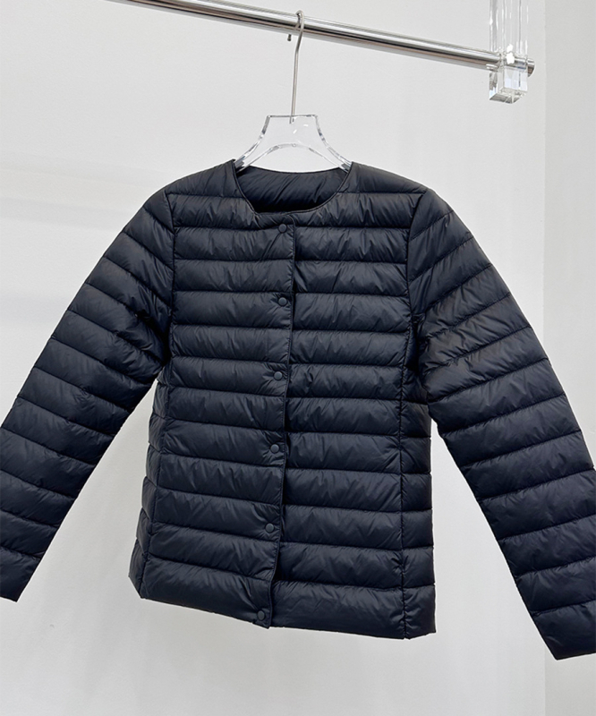 Ženská péřová bunda s výplňou kačacieho peria 85–90%, nylonový materiál, tenká, okrúhly golier, dlhé rukávy