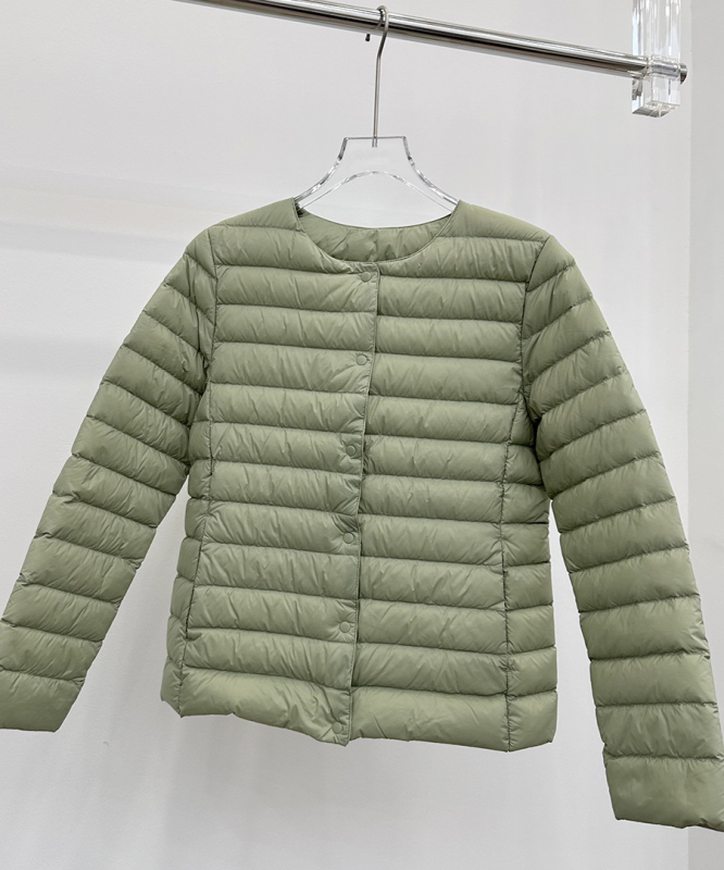 Ženská péřová bunda s výplňou kačacieho peria 85–90%, nylonový materiál, tenká, okrúhly golier, dlhé rukávy