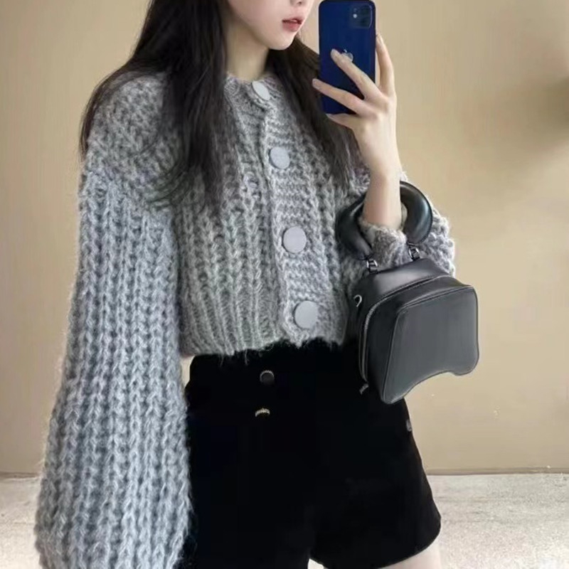 Χαλαρό γυναικείο cardigan πουλόβερ από πολυεστερικό πλέξιμο, μονόχρωμο, φαρδιά γραμμή, μακριά μανίκια, μήκος 50–65 cm