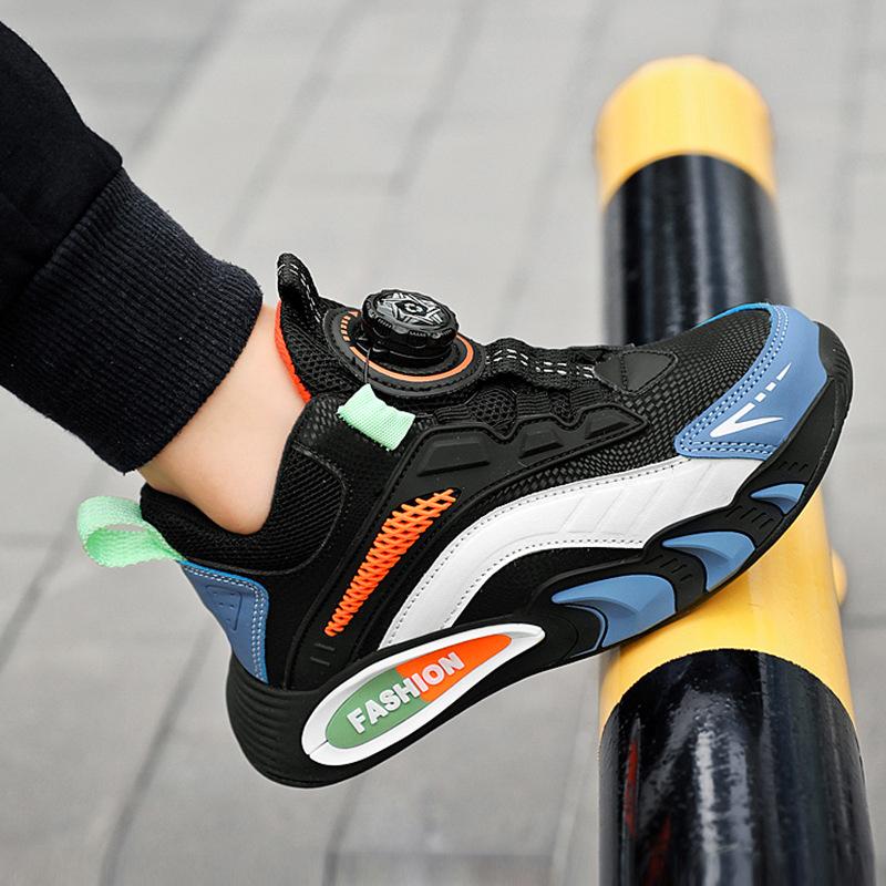 Gyermek futócipők tavaszra és őszre, felső rész szintetikus bőrből, talp MD, belső hálószövés, EVA talpbetét, csíkos mintázat