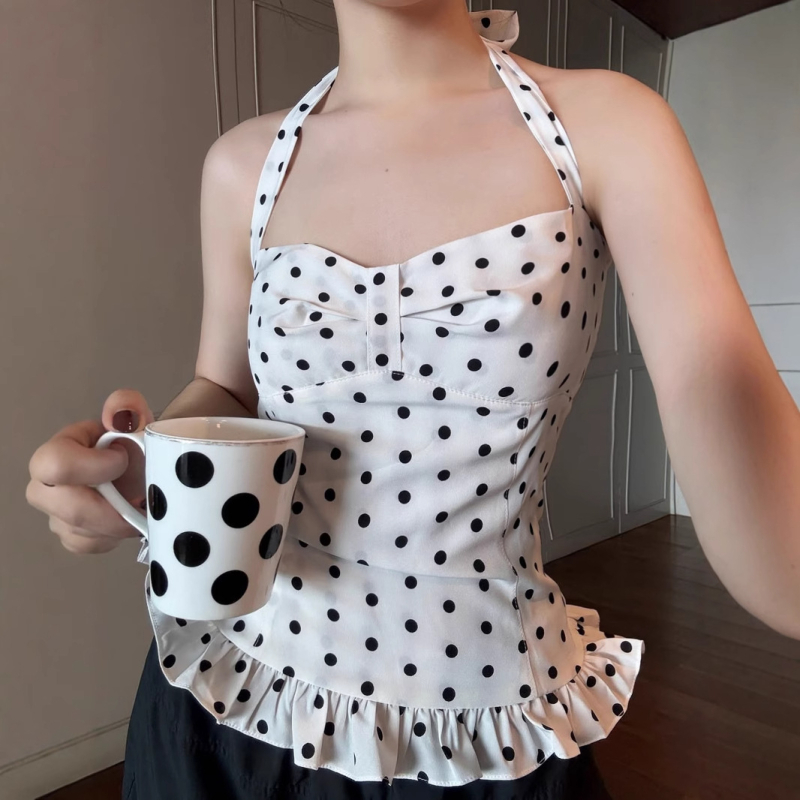 Halter nyakú karcsú fazonú top kötött anyagból, hullám mintás pöttyös, poliészter 95% + spandex <30%, nagyon rövid hosszúság