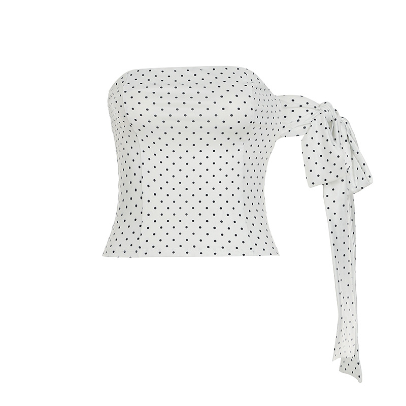 Halter nyakú karcsú fazonú top kötött anyagból, hullám mintás pöttyös, poliészter 95% + spandex <30%, nagyon rövid hosszúság