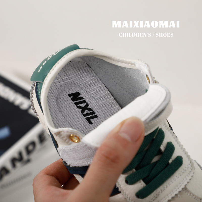 Uniszex vékony talpú sportcipő Velcro zárással, felső része szuper rostos bőr, gumitalp, lélegző és csúszásmentes, tavasz 2025