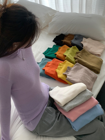 Γυναικείος πλεκτός πουλόβερ με ημιυψωμένο γιακά από μαλλί αρνιού, εφαρμοστό, μακριά μανίκια, μίγμα μαλλιού αρνιού και πολυπροπυλενίου (30–50% μαλλί)