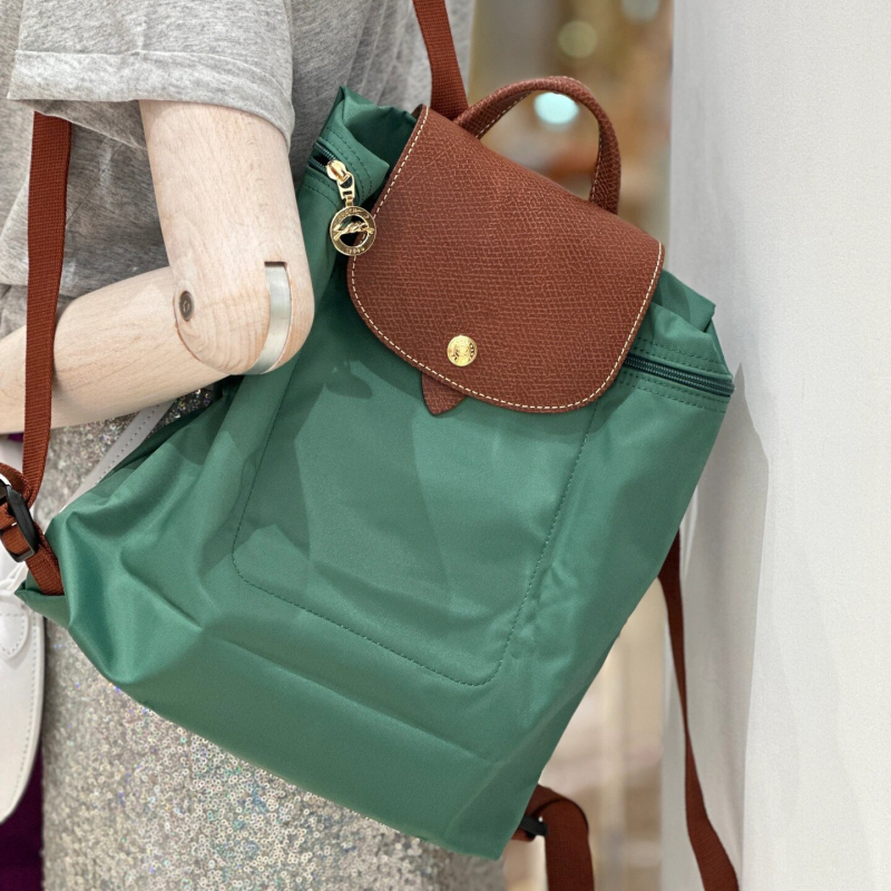 Unisex νάιλον σακίδιο με φερμουάρ, μεγάλη χωρητικότητα, εσωτερικά διαμερίσματα για κινητό και ταυτότητα.