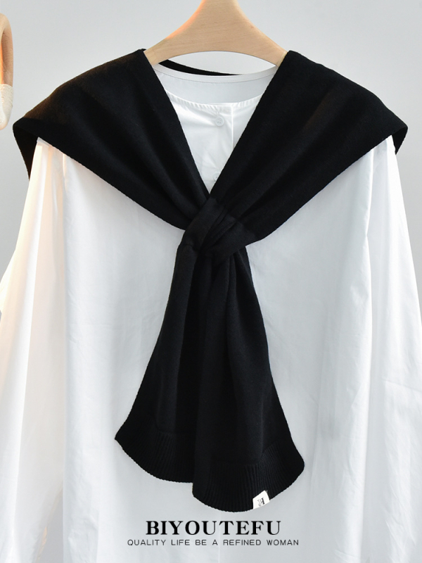 Плетен шал с функция за топлоизолация на шията, обикновено тъкане, средна дължина, полиестер