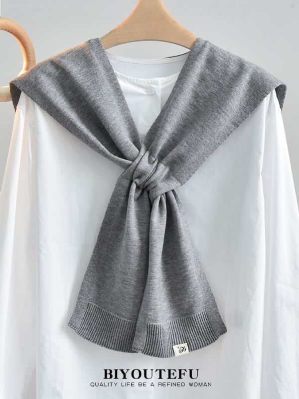 Плетен шал с функция за топлоизолация на шията, обикновено тъкане, средна дължина, полиестер