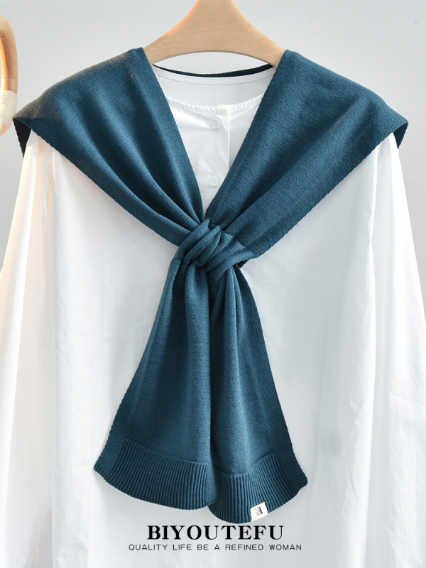 Плетен шал с функция за топлоизолация на шията, обикновено тъкане, средна дължина, полиестер