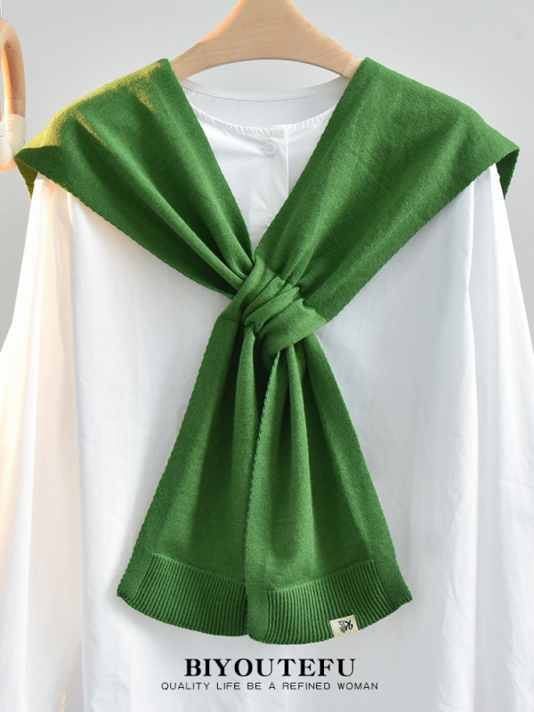 Плетен шал с функция за топлоизолация на шията, обикновено тъкане, средна дължина, полиестер