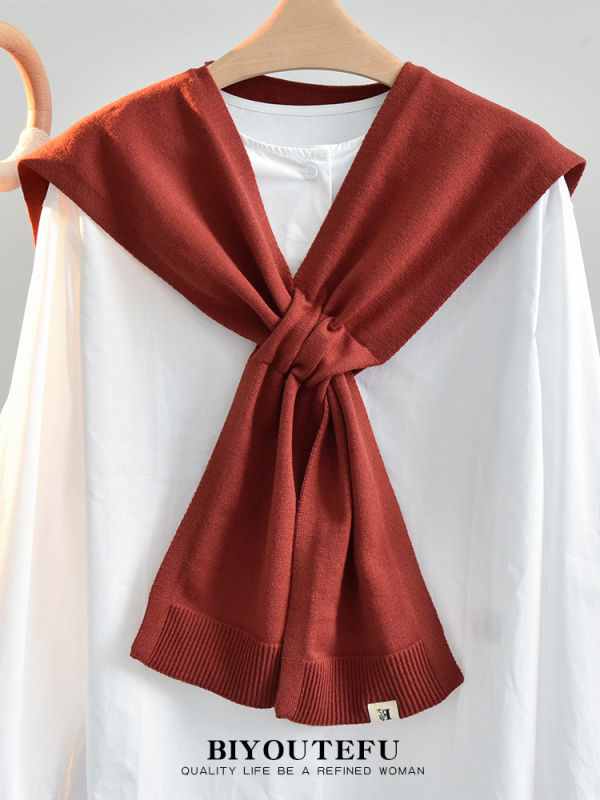 Плетен шал с функция за топлоизолация на шията, обикновено тъкане, средна дължина, полиестер