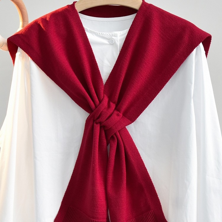 Плетен шал с функция за топлоизолация на шията, обикновено тъкане, средна дължина, полиестер