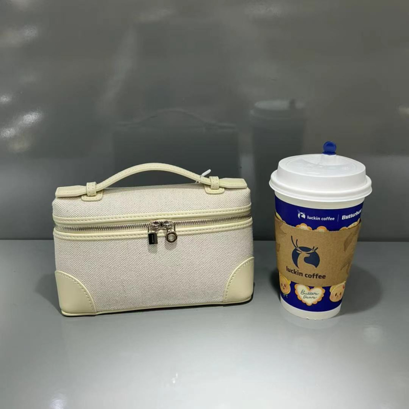 Kanvas Box torba, horizontalni kvadratni oblik, zatvarač, podstava od ovčje kože