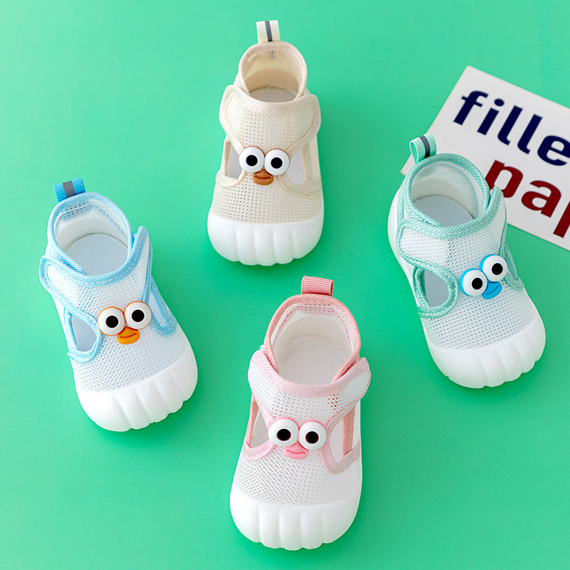 Kisgyermekeknek szánt szandál hálós felsőrészű, légáteresztő, csúszásmentes, kopásálló, Velcro-zárású (12–36 hónap)