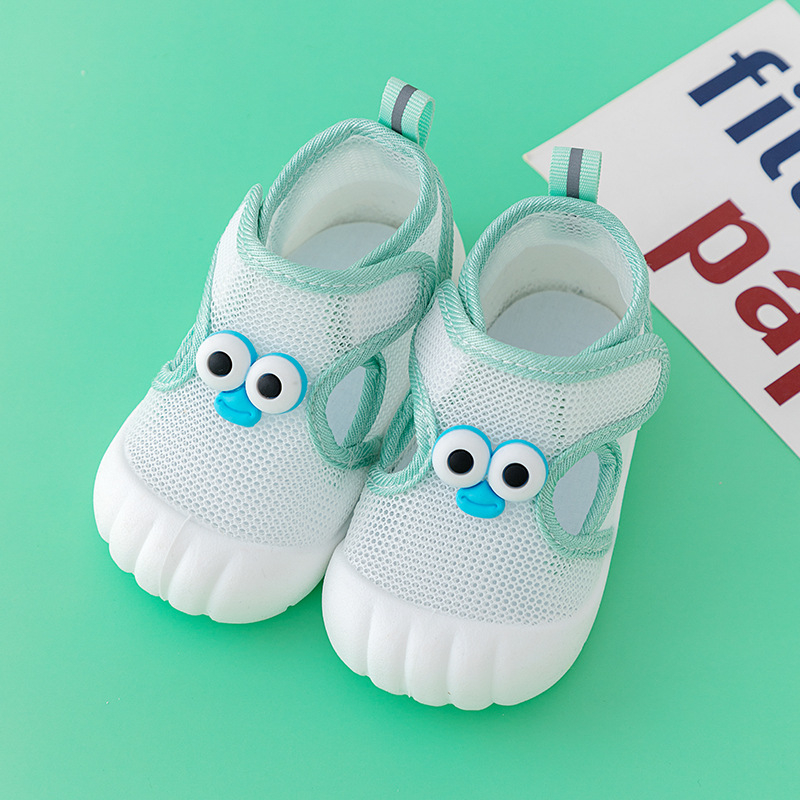 Kisgyermekeknek szánt szandál hálós felsőrészű, légáteresztő, csúszásmentes, kopásálló, Velcro-zárású (12–36 hónap)