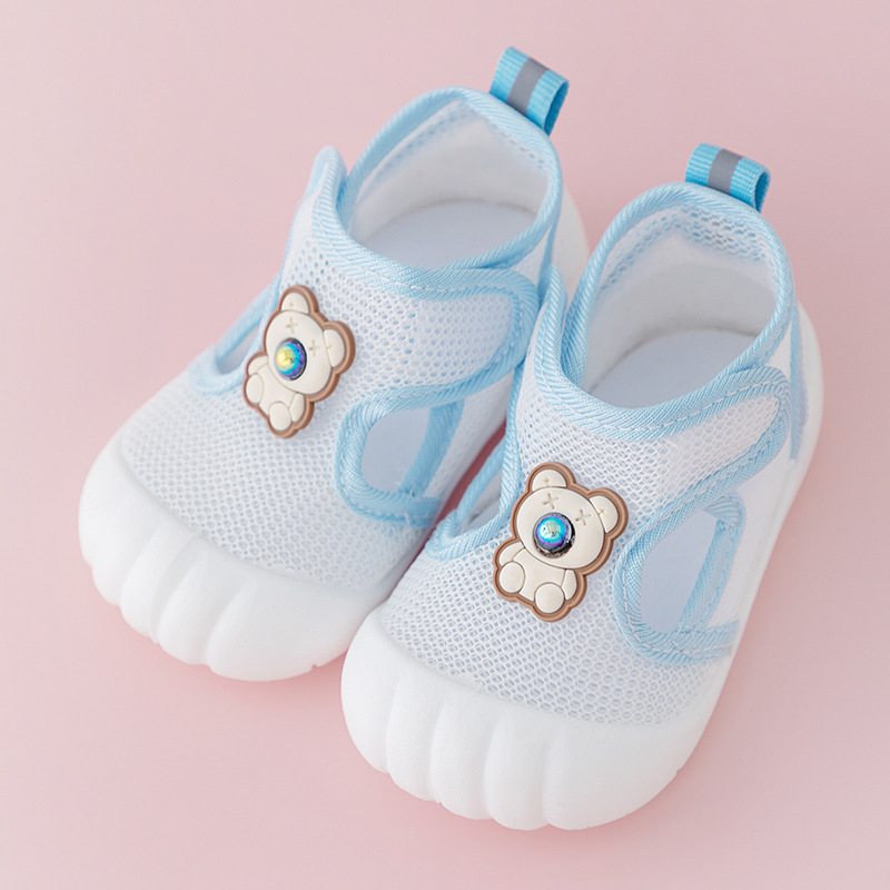 Kisgyermekeknek szánt szandál hálós felsőrészű, légáteresztő, csúszásmentes, kopásálló, Velcro-zárású (12–36 hónap)