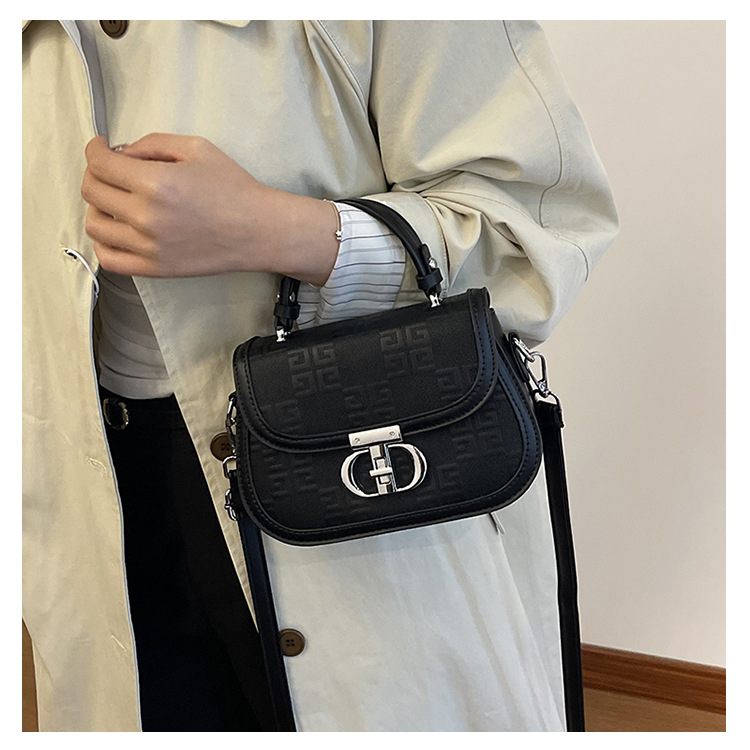 PU materijal, korejskog stila crossbody, zatvaranje poklopcem, jednosrameni remen za rame, unutarnji džepovi sa zatvaračem